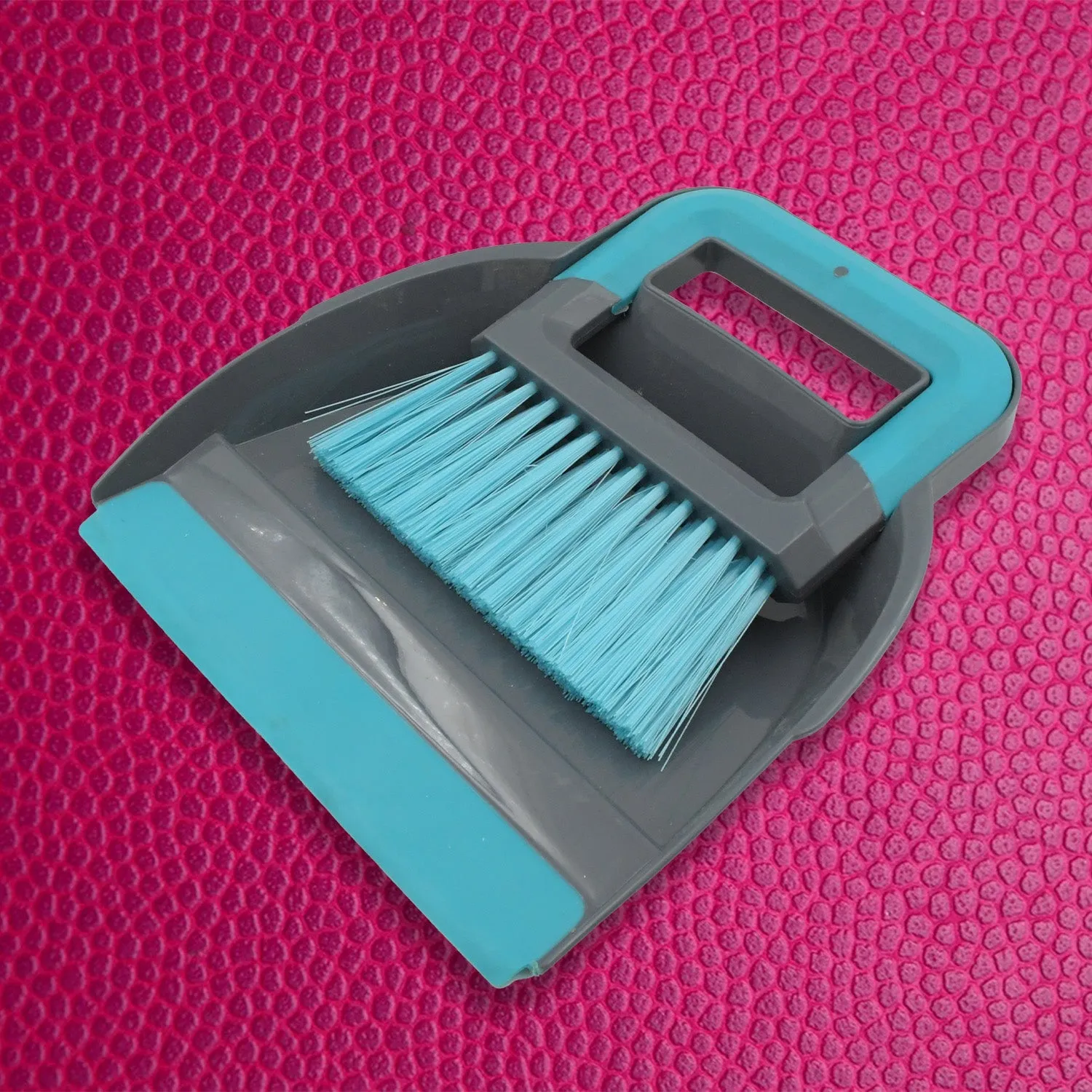 Plastic Cleaning Broom Brush and Dustpan Set Desktop Broom Sweep Cleaning Brush Dust Pan Car Keyboard Cleaning Household Dust Pan (1 Set)